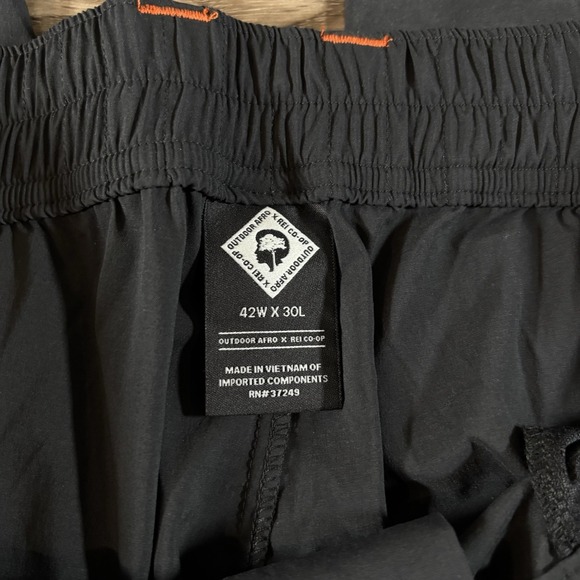 Outdoor Afro x REI Co-op Hiking Pants Mens 42x30 Black Zip Pockets Drawcord - Picture 2 of 9